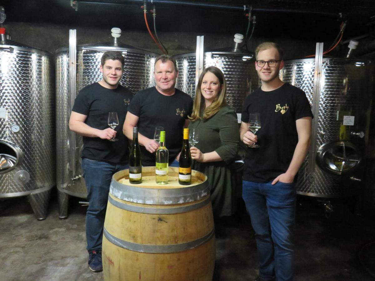 Weingut Und Gaestehaus Wolfgang Beth Kinheim Екстериор снимка